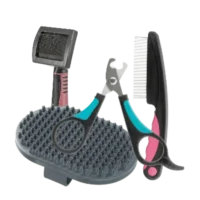 Cepillos, peine y cortaúñas para gato. Kit de cosmética y peluquería para gatos, accesorios de grooming y aseo felino.