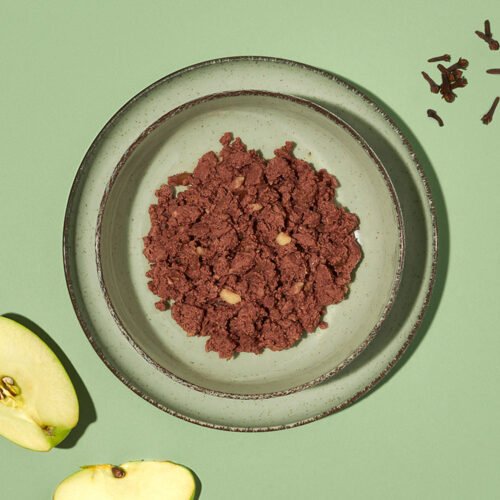 Comida húmeda Amanova Luscious Lamb & Pork servida en plato