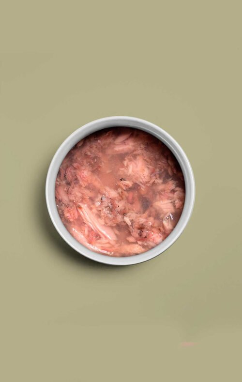 contenido abierto de la lata amanova atún y sardinas