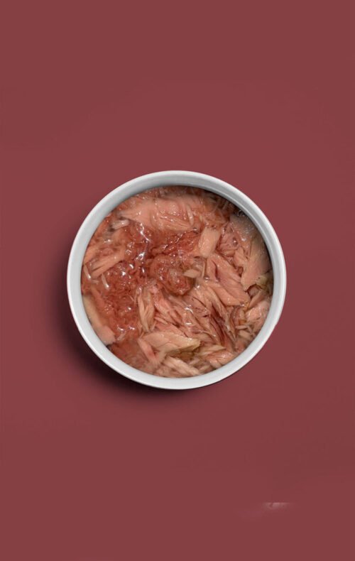 contenido abierto de la lata amanova atún y ternera