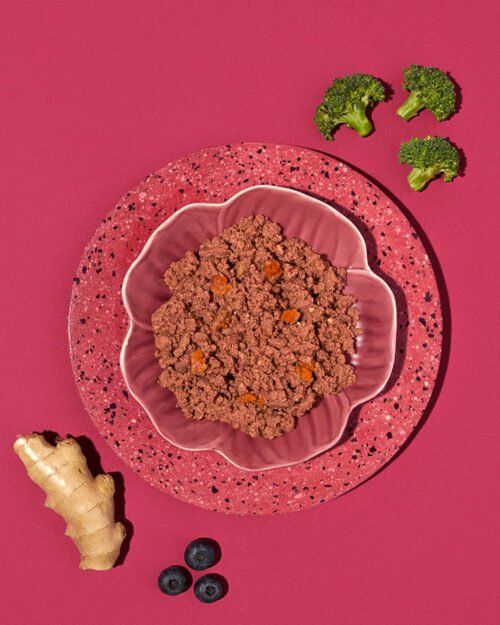 Comida húmeda Amanova Turkey Delight servida en plato