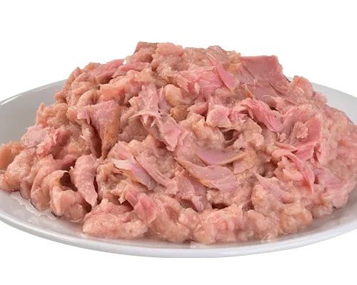 filetes de atún del producto Brit Care Cat Filetes De Atún Para Gatitos servidos en un plato