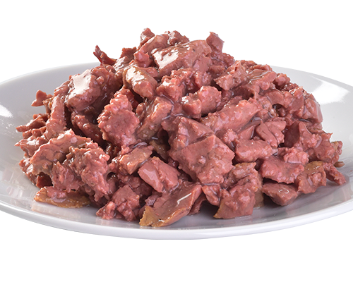 filetes en salsa brit care cat pouch savory salmon 85 g en un plato blanco