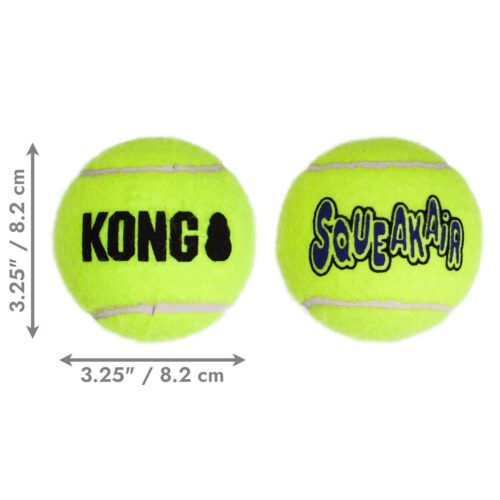 KONG Air Squeaker perro jugando
